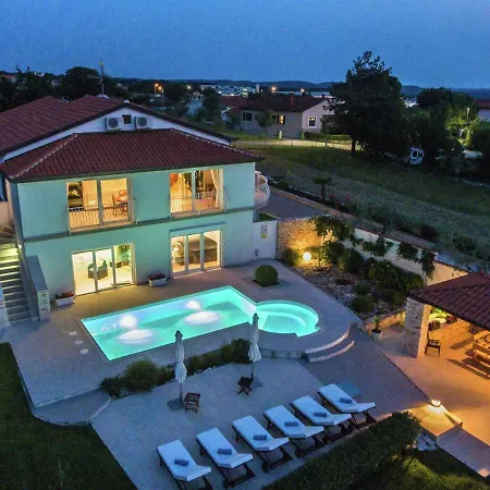 Luxurious In Lavanda In With Private Pool Kanfanar